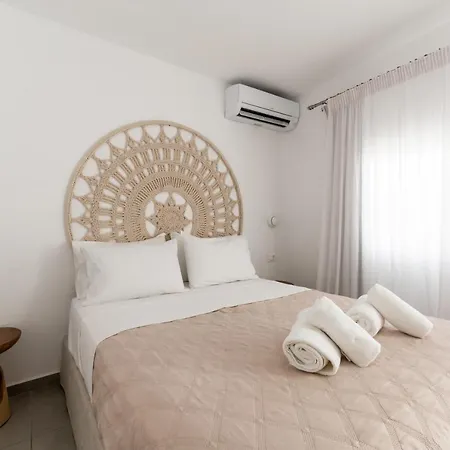 Super Paradise Hotel